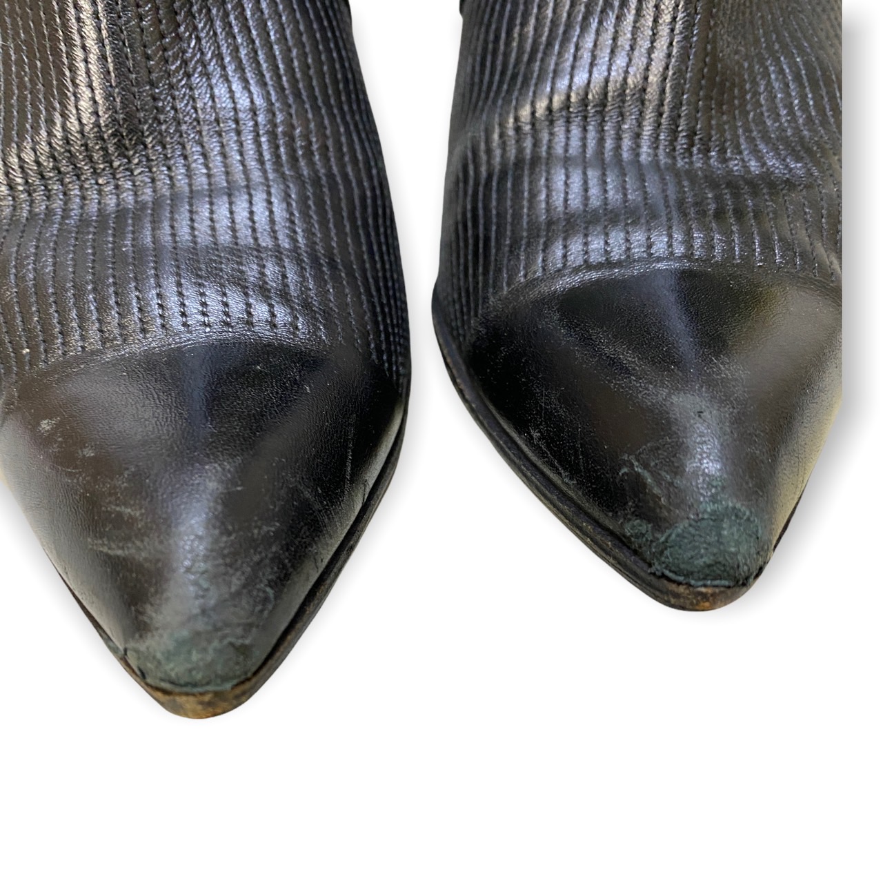 Louis Vuitton ショートブーツ つま先 蹴り込み破損